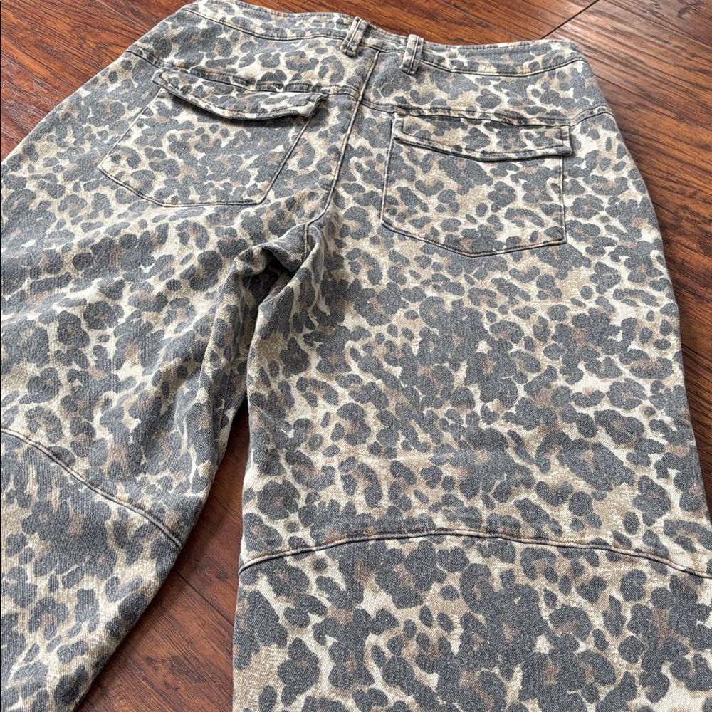 KUT Ashton High Rise Wide Leg Barrel Jeans - Picture 5 of 11